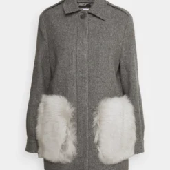 Maci Car Short With Pockets - Manteau Court - Grey -Pas Cher Vero Moda Magasin 01654aa70f0f44d49adc18ecf58fe78e scaled