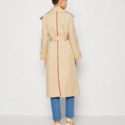 SISTER JANE Orchard Scallop Trim - Trench - Beige -Pas Cher Vero Moda Magasin 2d7c5a098dc840b6acdfabca2bc22e69 scaled