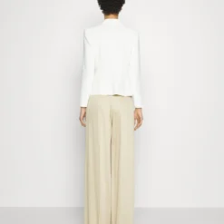 Emporio Armani Jackets - Blazer - Bianco Caldo -Pas Cher Vero Moda Magasin 465b334579f3471b9fb6c82ca208481e scaled