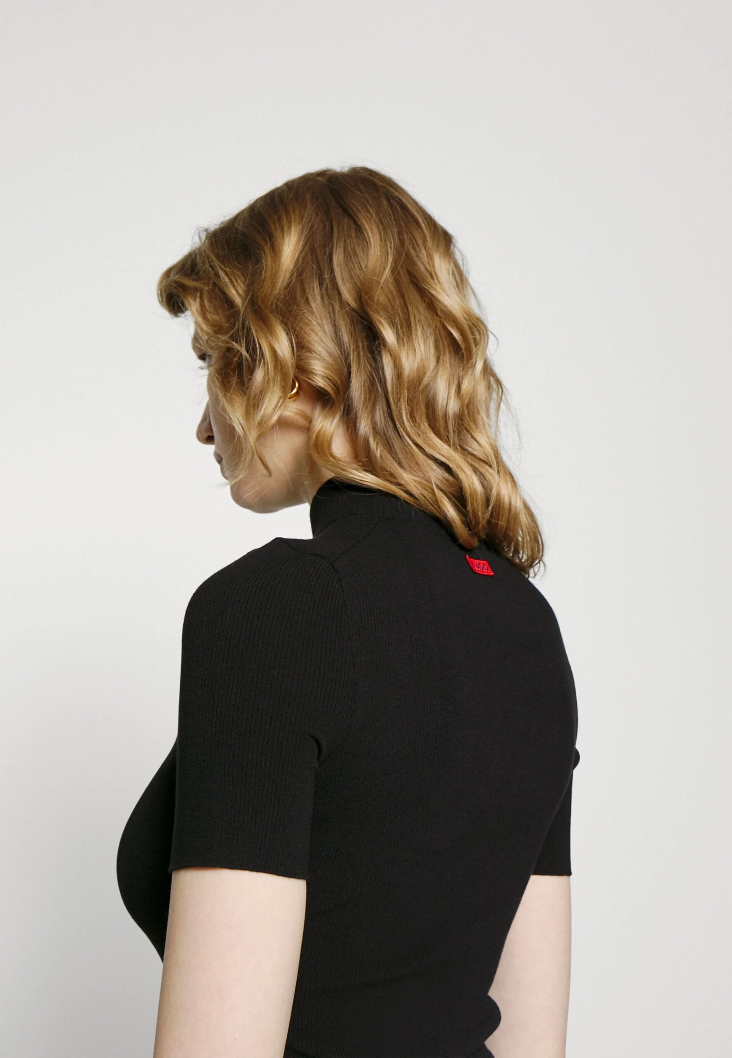 Hugo Sharizy - Robe Pull - Black 7 Hugo Sharizy - Robe Pull - Black – Image 5