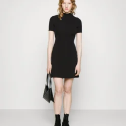 Hugo Sharizy - Robe Pull - Black 10 Hugo Sharizy - Robe Pull - Black -Pas Cher Vero Moda Magasin 4e4ec724c761446982a022c62a617e09 scaled