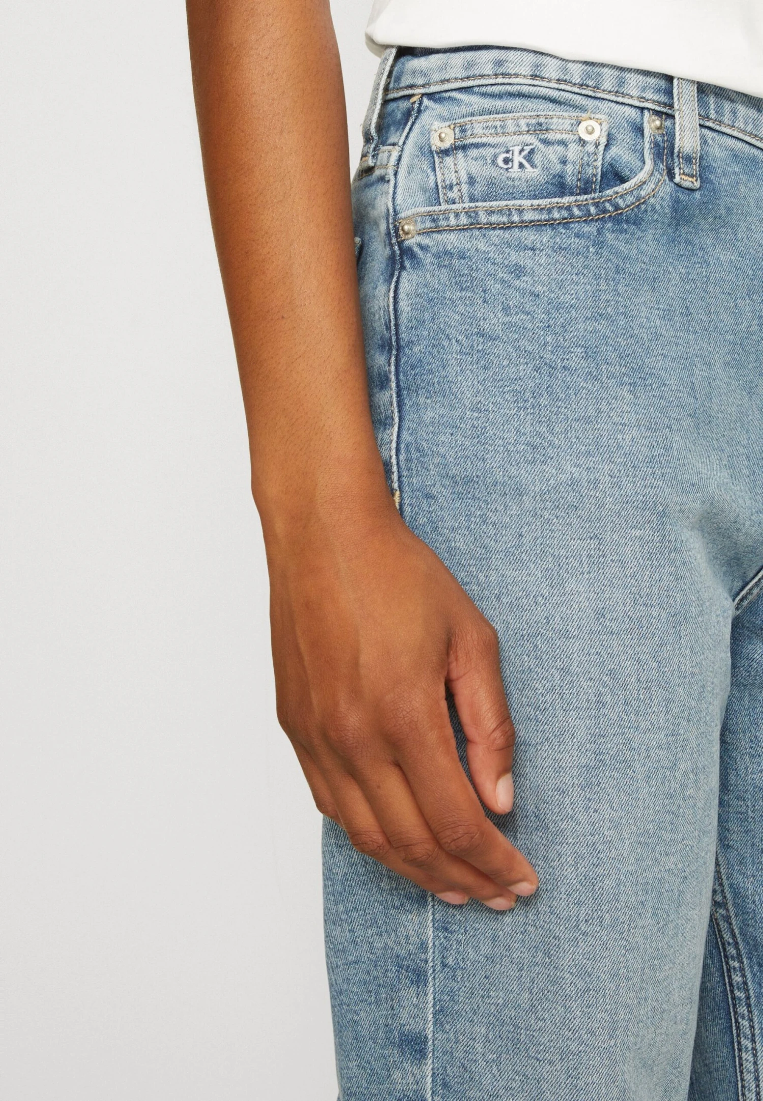 Calvin Klein Jeans Mom - Jean Boyfriend - Denim Light 8 Calvin Klein Jeans Mom - Jean Boyfriend - Denim Light – Image 6