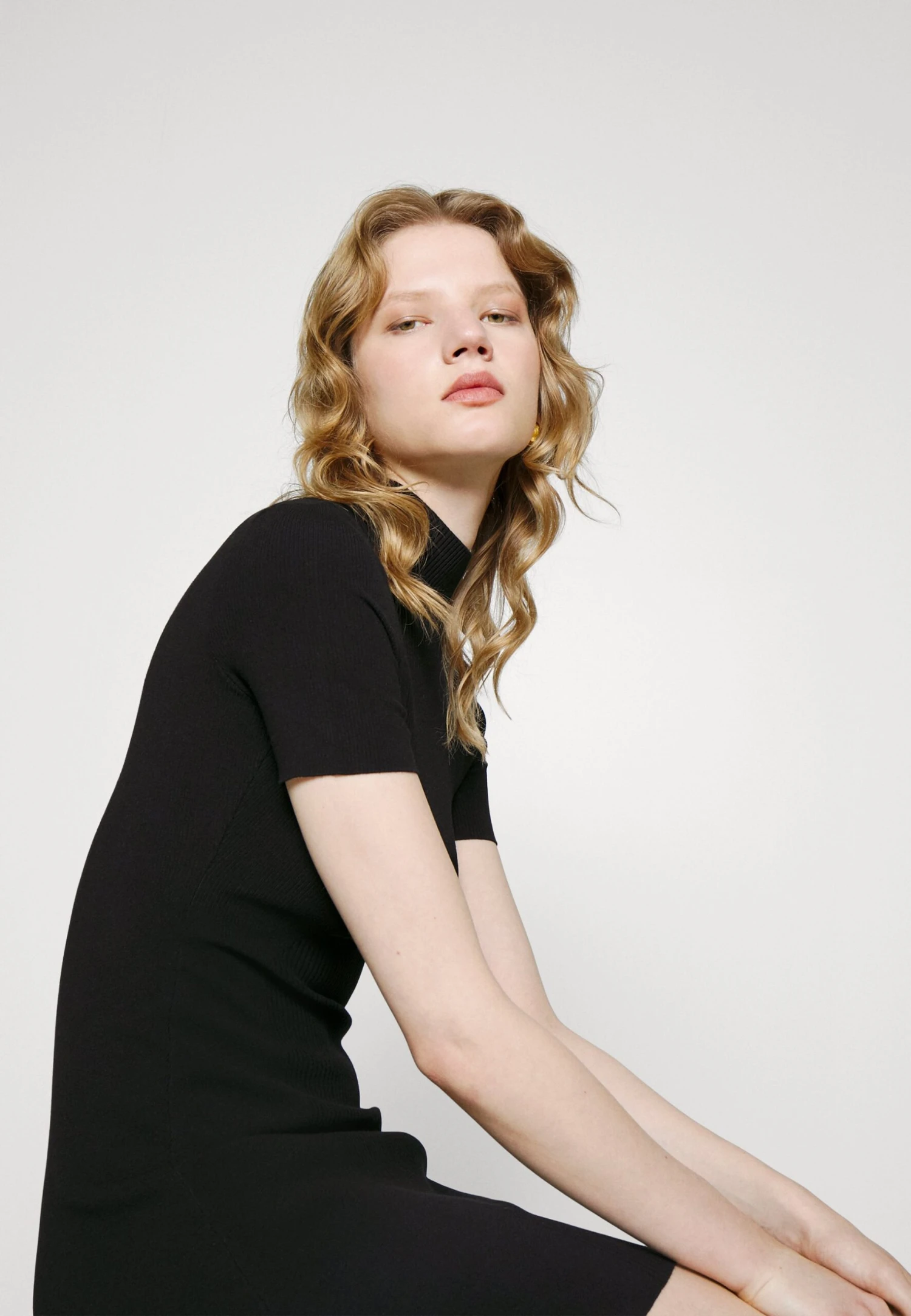 Hugo Sharizy - Robe Pull - Black 6 Hugo Sharizy - Robe Pull - Black – Image 4