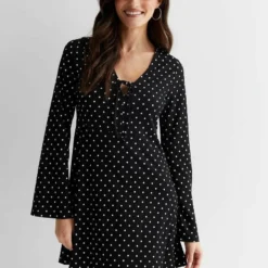 New Look Spotty V Neck Flute Sleeve Mini - Robe De Jour - Black Pattern