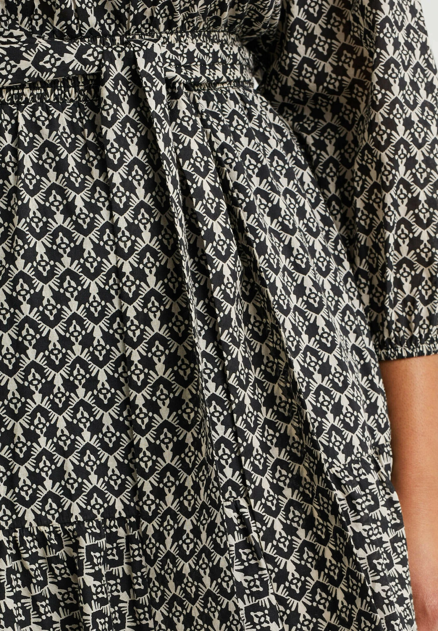 WE FASHION Met Dessin Curve - Robe De Jour - Black 8 WE FASHION Met Dessin Curve - Robe De Jour - Black – Image 6