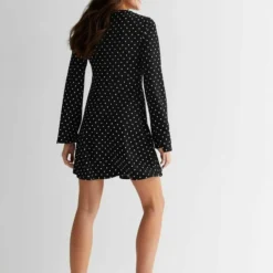 New Look Spotty V Neck Flute Sleeve Mini - Robe De Jour - Black Pattern 8 New Look Spotty V Neck Flute Sleeve Mini - Robe De Jour - Black Pattern -Pas Cher Vero Moda Magasin 6fa9cf2fc836461a825ff6883de5165e