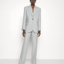 Materiel Button Boxy - Manteau Court - Cloud Grey -Pas Cher Vero Moda Magasin 9d2097889f8d47da88d6f5ea1582e1a9 scaled