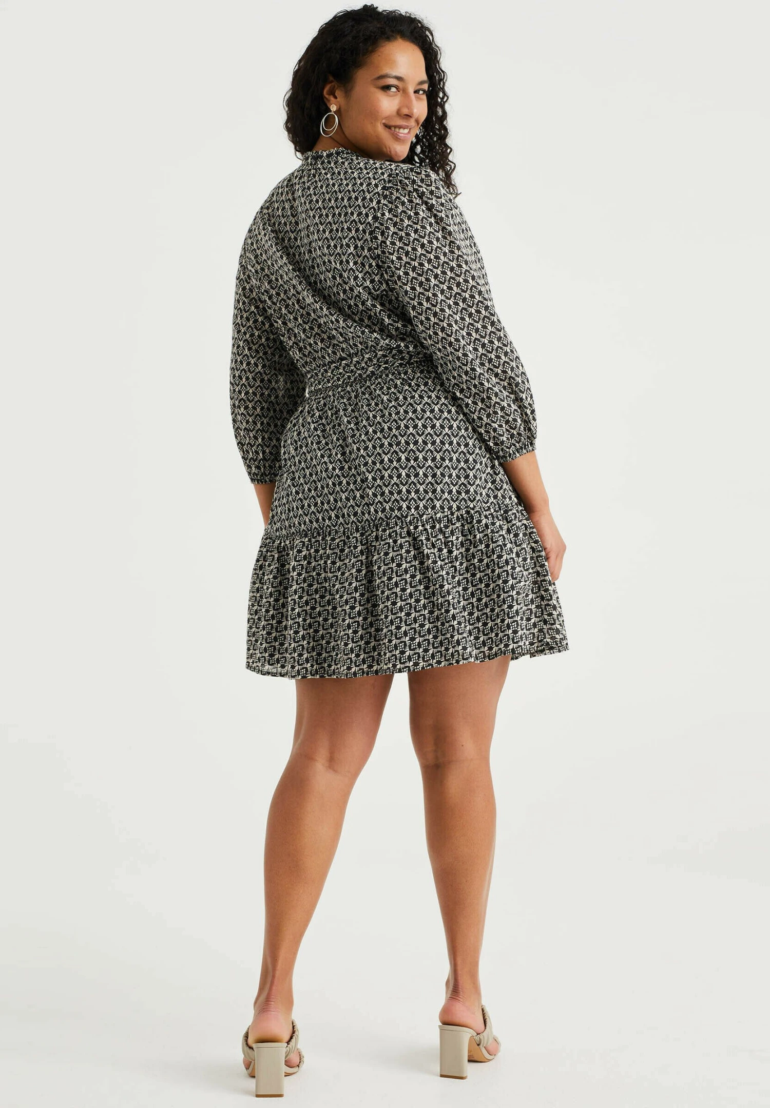 WE FASHION Met Dessin Curve - Robe De Jour - Black 5 WE FASHION Met Dessin Curve - Robe De Jour - Black – Image 3