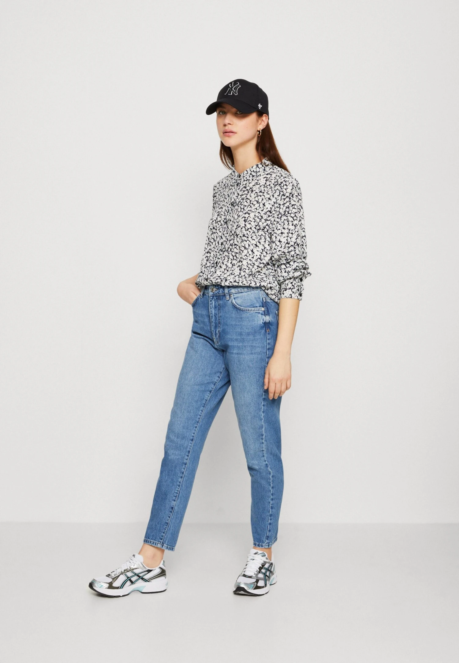 Gina Tricot Dagny Mom - Jean Boyfriend - Midblue 4 Gina Tricot Dagny Mom - Jean Boyfriend - Midblue – Image 2