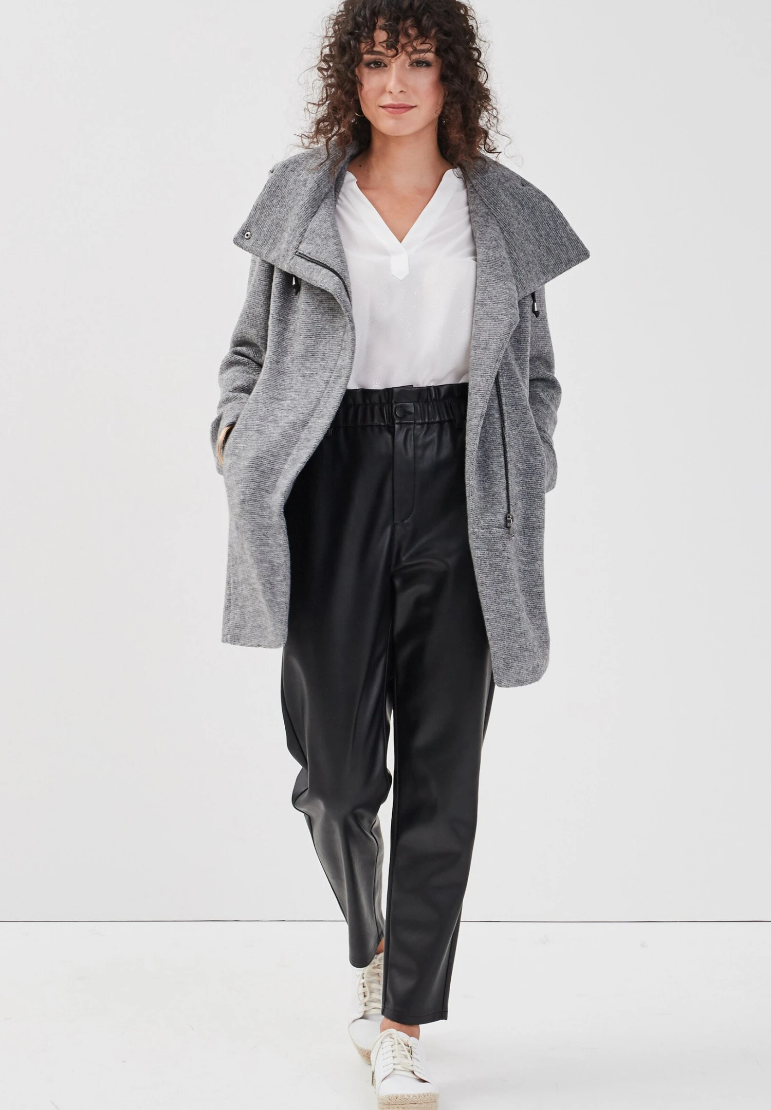 Asymmetrisch Geschwungener - Manteau Court - Gris Foncé 4 Asymmetrisch Geschwungener - Manteau Court - Gris Foncé – Image 2