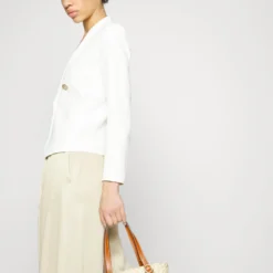 Emporio Armani Jackets - Blazer - Bianco Caldo -Pas Cher Vero Moda Magasin d9dcc9a0f35f4a9c801ef2b2aa9c33e4 scaled