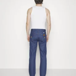 Unisex - Jean Droit - Wrangler Blue 9 Unisex - Jean Droit - Wrangler Blue -Pas Cher Vero Moda Magasin e2a95cf1bf8046c8a048207e53974890 scaled