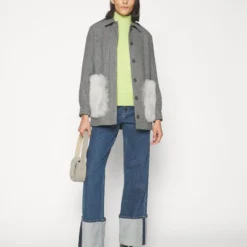 Maci Car Short With Pockets - Manteau Court - Grey -Pas Cher Vero Moda Magasin f064ffee2d1a4851a42b9033838c2e1c scaled